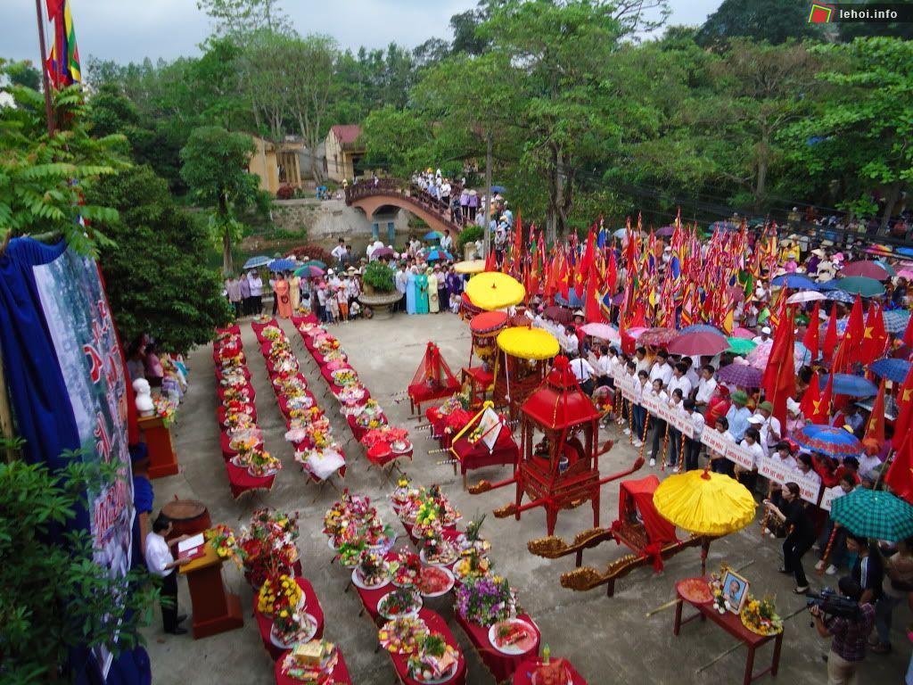 Lễ tế cúng vật trong ngày Lễ hội đền Suối Mỡ tại Bắc Giang