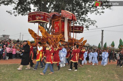 Lễ rước kiệu tại Lễ hội làng Thành