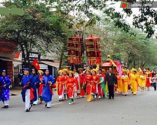 Lễ rước kiệu trong ngày Hội làng Tam Tảo tại Bắc Ninh