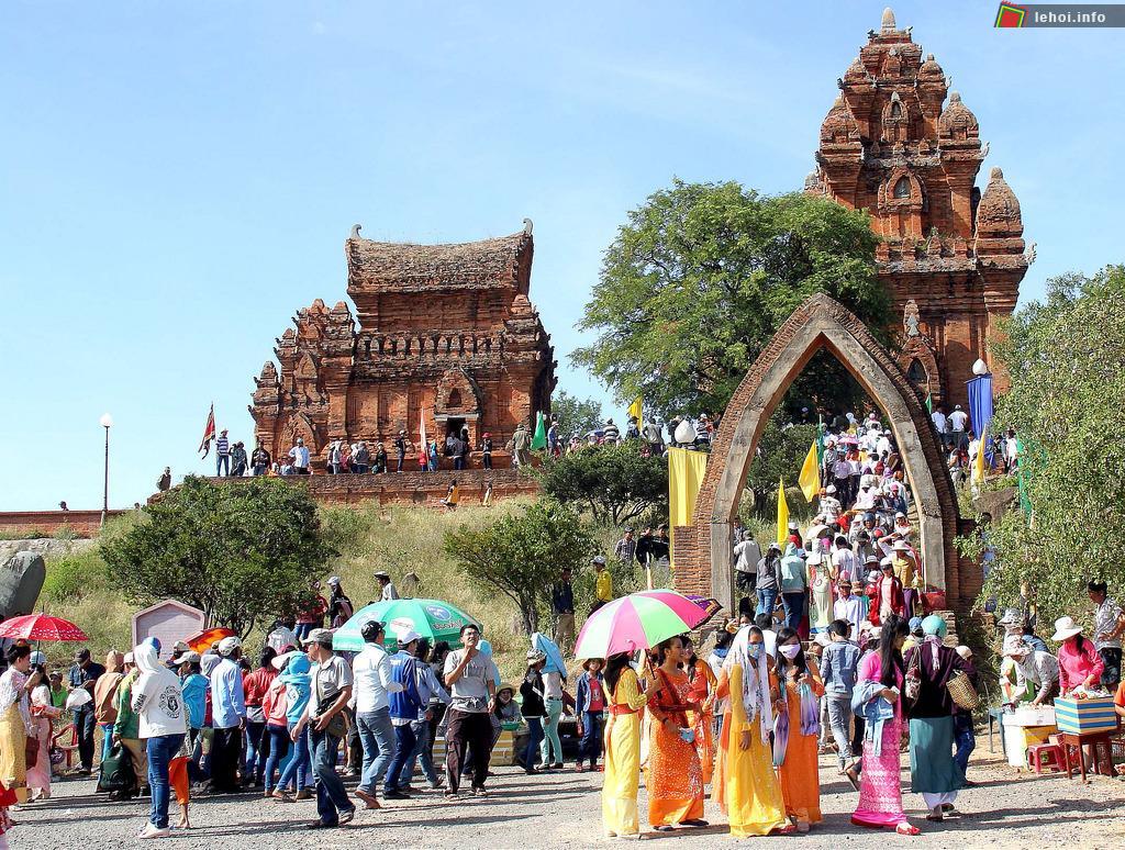 Lễ hội Mbăng Katê của người Chăm tại Bình Thuận