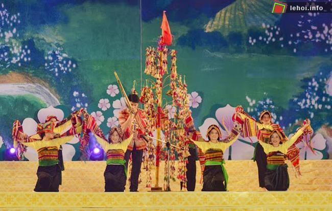 Hội mừng mưa rơi của dân tộc Khơ Mú tại Điện Biên