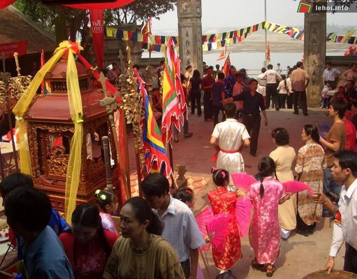 Lễ hội làng nghề Bát Tràng tại Hà Nội