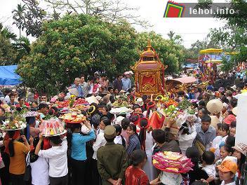 Đặc sắc hội làng La Vân Thái Bình