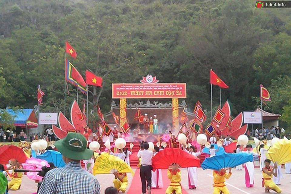 Hình ảnh khai mạc lễ Hội Mai An Tiêm tại Thanh Hóa