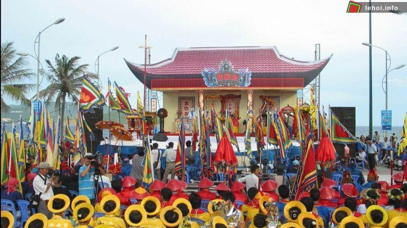 Nghi thức khai hội Cầu Ngư ở Thái Dương Hạ