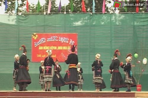 Tiết mục múa màng của dân tộc Dao tiền tại Lễ hội Kim Bình Chiêm Hóa