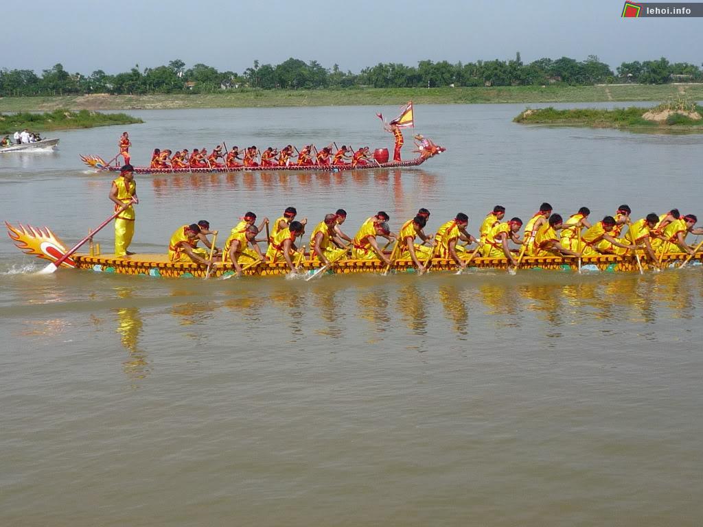 Quang Lễ hội bơi trải Tứ Yên 