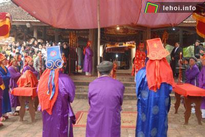 Một nghi thức trong lễ hội đúc bụt ở Đồng Tĩnh
