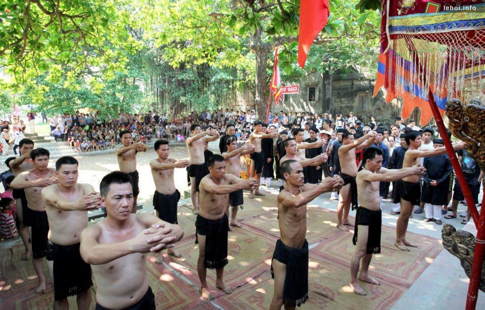 Lễ hội cầu nước làng Vân