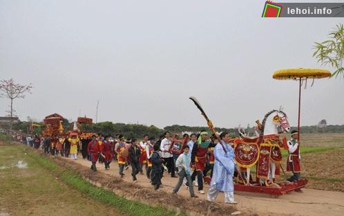 Đoàn rước thành trong lễ hội Từ Hả tỉnh Bắc Giang