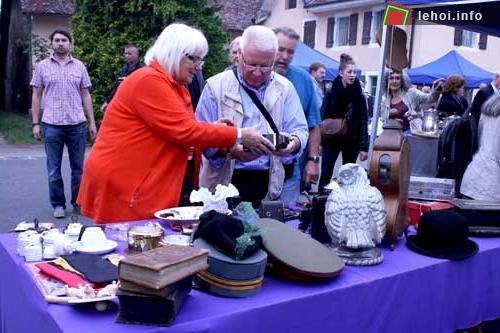 Lễ hội đồ cổ “fête de la brocante” ở ngôi làng Le Landeron, Thụy Sĩ ảnh 1