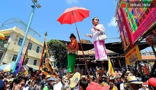 Tưng bừng lễ hội chào hè trên thế giới