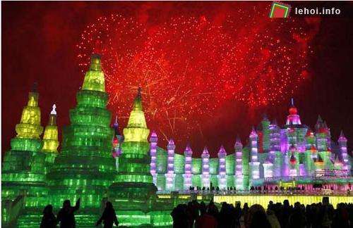 Lễ hội băng đăng quốc tế thu hút sự quan tâm của hàng nghìn du khách