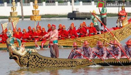 Hoành tráng, lễ hội rước thuyền truyền thống tại Bangkok