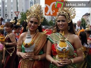 Các vũ công Thái Lan tại Lễ hội hóa trang