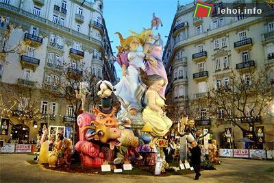 Tưng bừng lễ hội Fallas tại Tây Ban Nha
