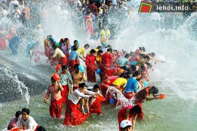 Thái Lan: Lễ hội Songkran đón mừng năm mới. ảnh 1