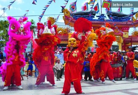 Rực rỡ lễ hội Nghinh Ông Sông Đốc Cà Mau