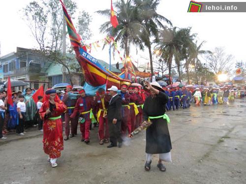 Màn múa lân khai hội tại sân đình làng Thai Dương