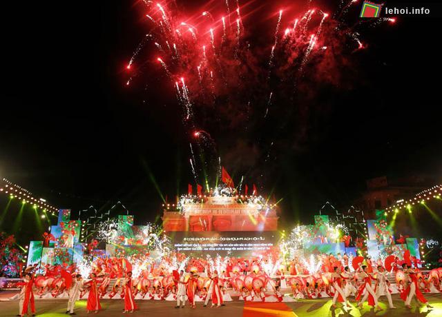 Màn pháo hoa khai mạc lễ hội Hoa phượng đỏ Hải Phòng