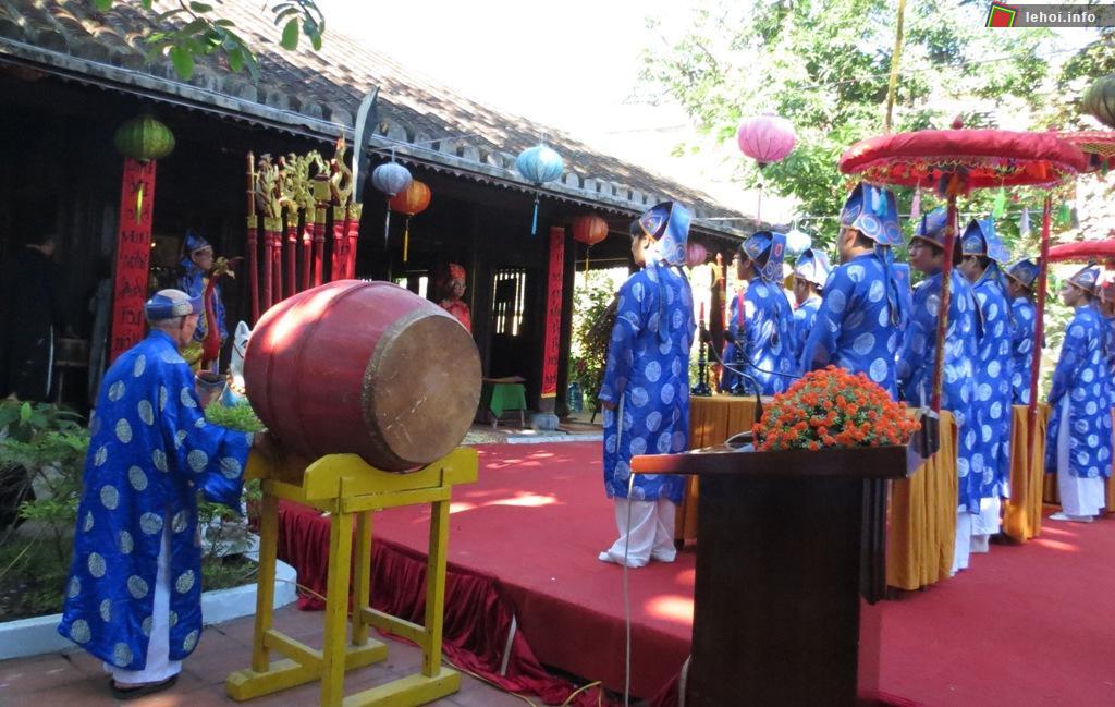 Các bô lão đang tế lễ trong ngày Hội đình làng An Hải