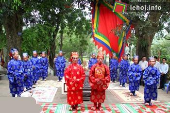 Lễ hội Núi Sưa là lễ hội nổi bật nhất của 3 làng trại trong 13 trại cổ ở Hà Nội vẫn còn duy trì và phát triển cho đến ngày nay.