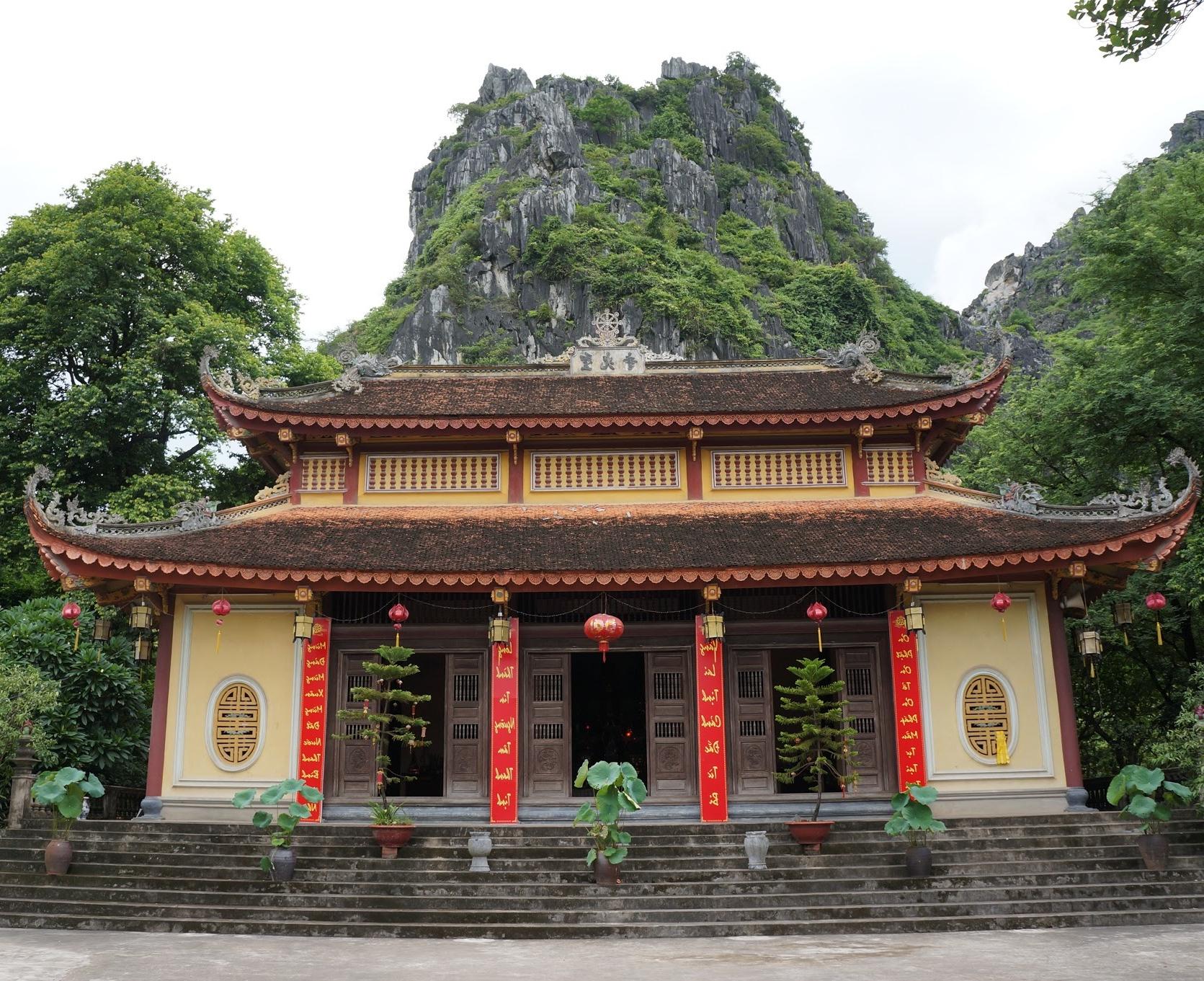 Chùa Nhẫm Dương là một ngôi chùa cổ kính của tỉnh Hải Dương