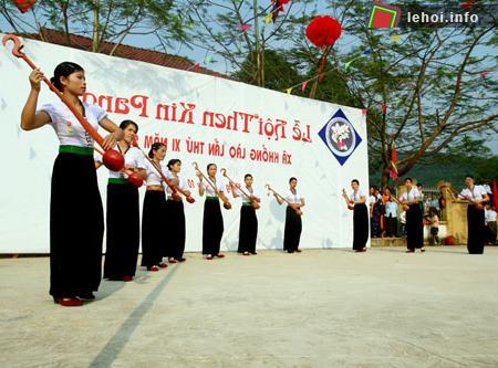 Điệu múa tính tẩu trong lễ hội Then Kin Pang