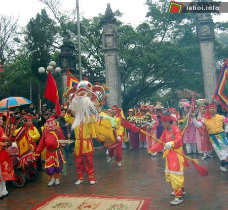 Múa rồng ở lễ hội đền Ủng
