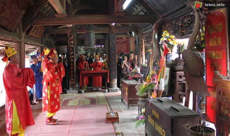 Một nghi thức trong lễ hội Đền thờ Cương Quốc Công Nguyễn Xí