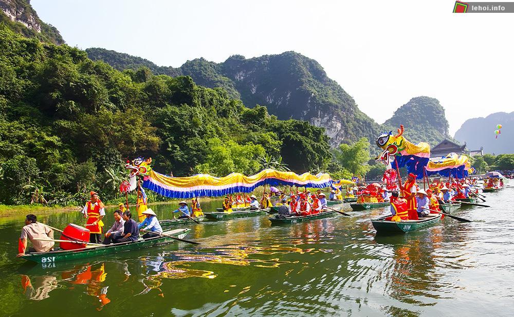 Hàng nghìn thuyền rước trong lễ hội Đức Thánh Quý Minh Đại Vương