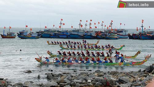 Lễ hội đua thuyền Lý Sơn