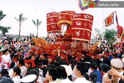 Lễ hội đã thu hút hàng vạn người con đất Việt từ muôn phương về tham dự
