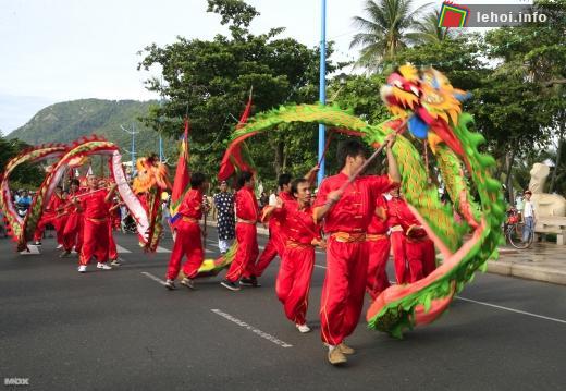 Đội múa rồng trong ngày Lễ hội đình thần Thắng Tam tại Bà Rịa - Vũng Tàu