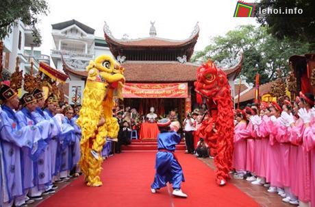 Quang cảnh lễ hội làng bún Phú Đô