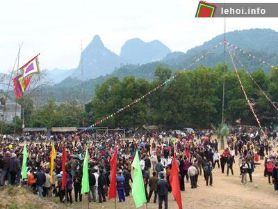 Lễ hội Lồng tông Bản Cuống thu hút đông đảo người dân tham gia