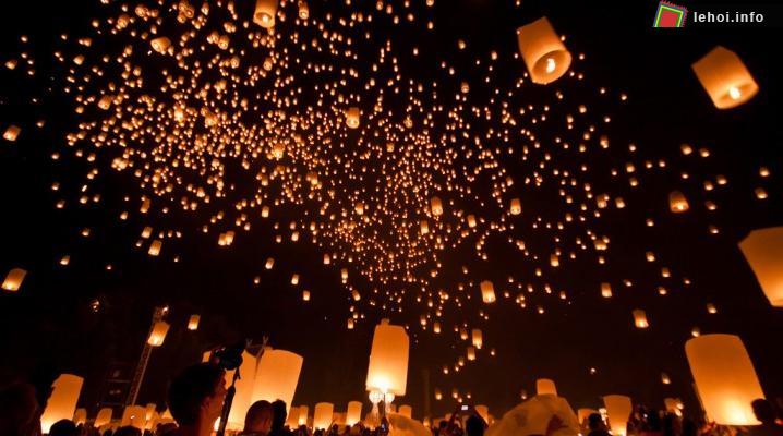 Lễ hội hoa đăng Loy Krathong rực rỡ ở Thái Lan