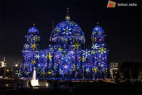 Nhà thờ Berlin Dom được thay đổi trang phục liên tục trong Lễ hội Ánh sáng Berlin vào lần thứ 8. 