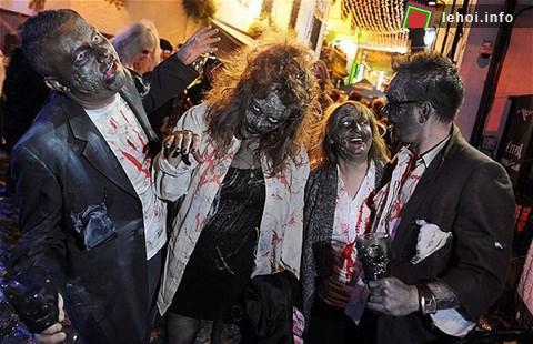 Đêm Halloween trên đường phố được tổ chức tại Ashton Lane, Glasgow, Anh