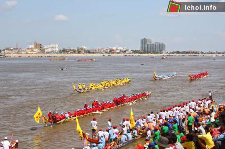 Lễ hội đua thuyền truyền thống trên sông Tonle Xap