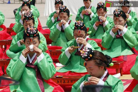 Ngày lễ trưởng thành hằng năm tại đất nước Hàn Quốc thường được tổ chức vào thứ hai của tuần thứ 3 trong tháng 5. 