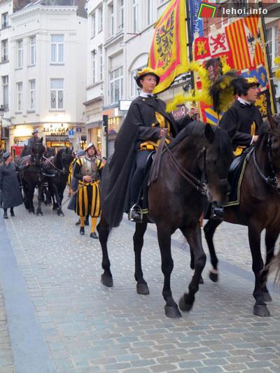Đoàn diễn hành ngựa và xe ngựa tại Paris