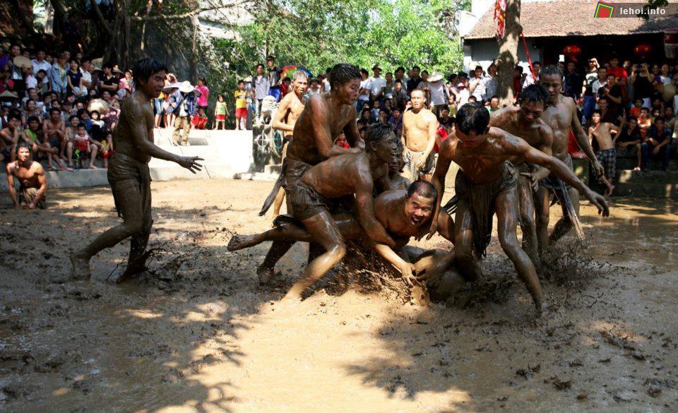 Trận cướp cầu quyết liệt trong Lễ hội cướp cầu vùng Yên Thế tại Bắc Giang