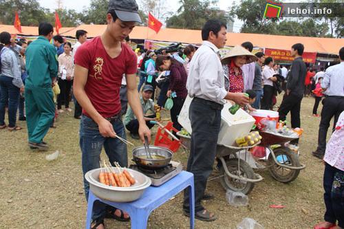 Cần nghiêm túc quản lý các các hàng quán, dịch vụ trong lễ hội