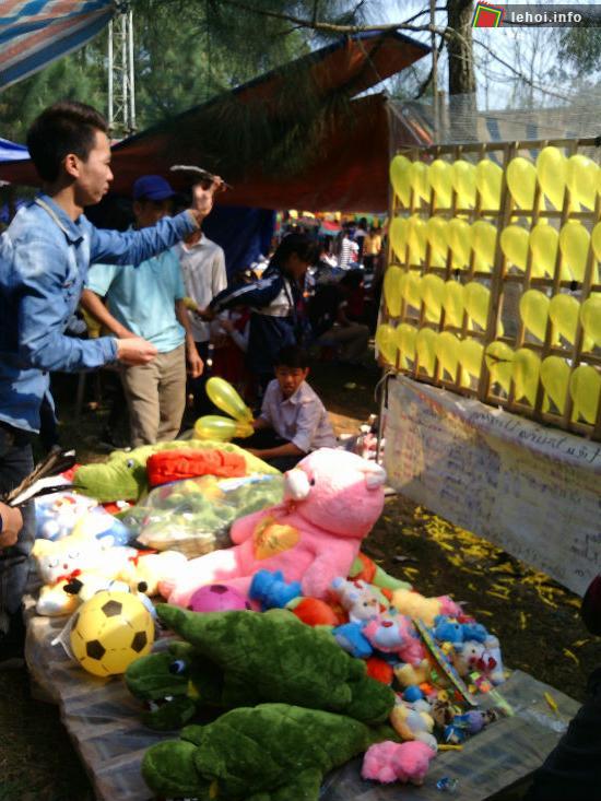 Hội đền Măng Sơn hấp dẫn khách xem hội bởi các trò chơi dân gian và hiện đại