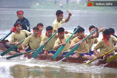 Hội thi bơi chải truyền thống trên sông Thái Bình