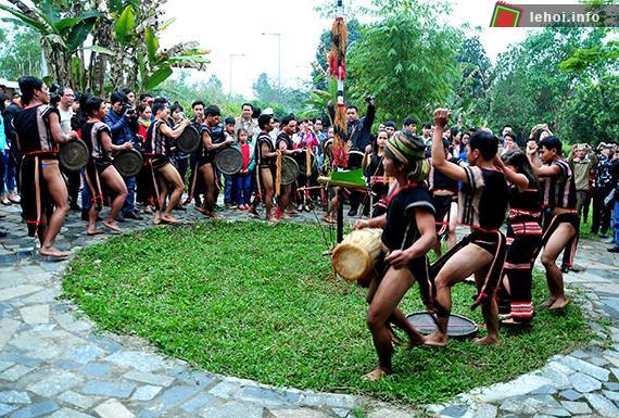 Tưng bừng lễ hội mừng lúa mới của dân tộc Xê Đăng nhánh Xơ Teng