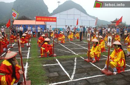 Thi đấu cờ người tại Lễ hội Trường Yên