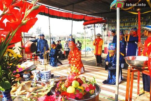 Một nghi thức trong lễ hội Ká-pêê-nau của người Cadong
