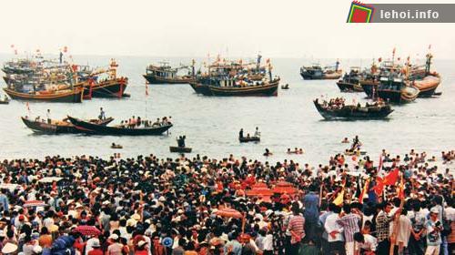 Hàng vạn du khách thập hương đổ xô về Long Điền xem lễ hội Dinh Cô